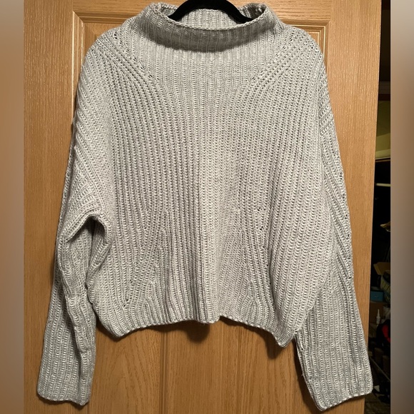Gray mock neck sweater - Picture 5 of 8